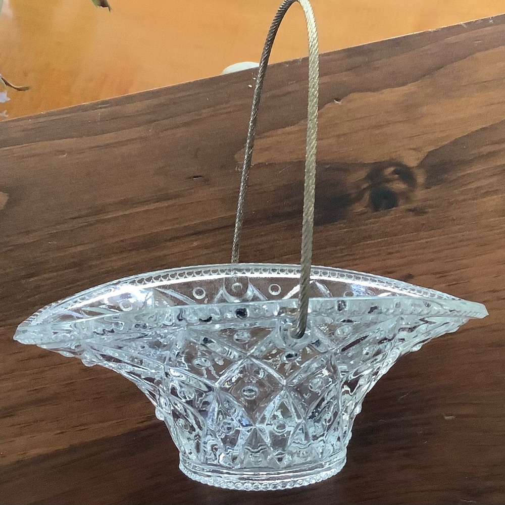 Vintage AVON Crystal Glass Basket Twisted Metal Handle Cross Cut Trinket Dish